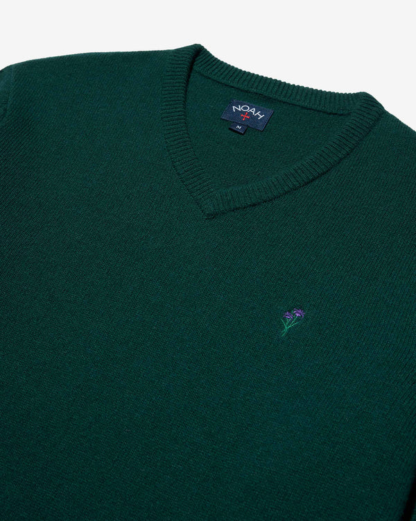 Noah - V-Neck Merino Sweater - Detail