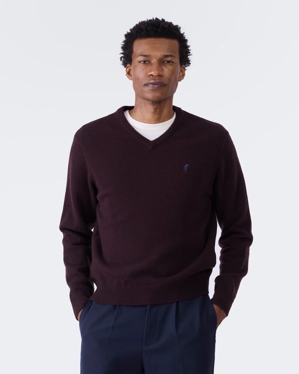 Noah - V-Neck Merino Sweater - Detail